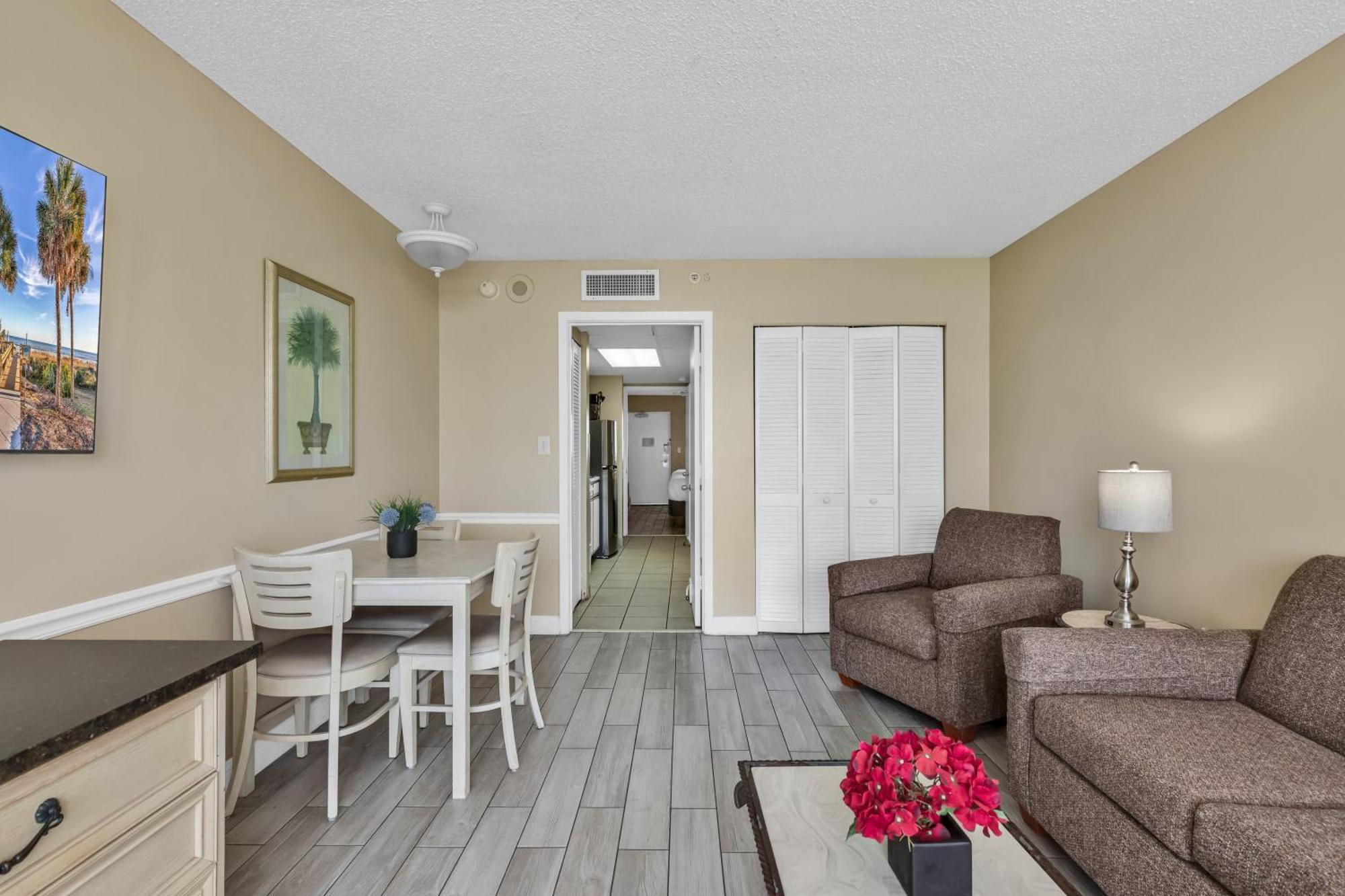 Oceanfront Condo Camelot By The Sea Миртъл Бийч Екстериор снимка